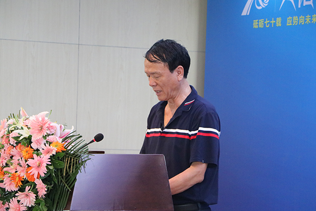 楊廷成宣讀授獎詞