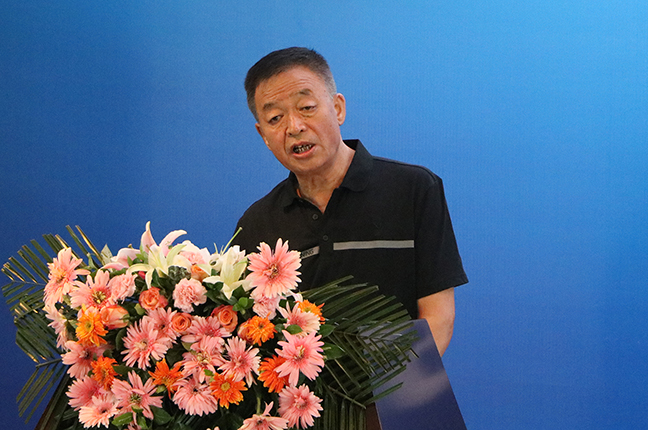 燎原介紹評審情況