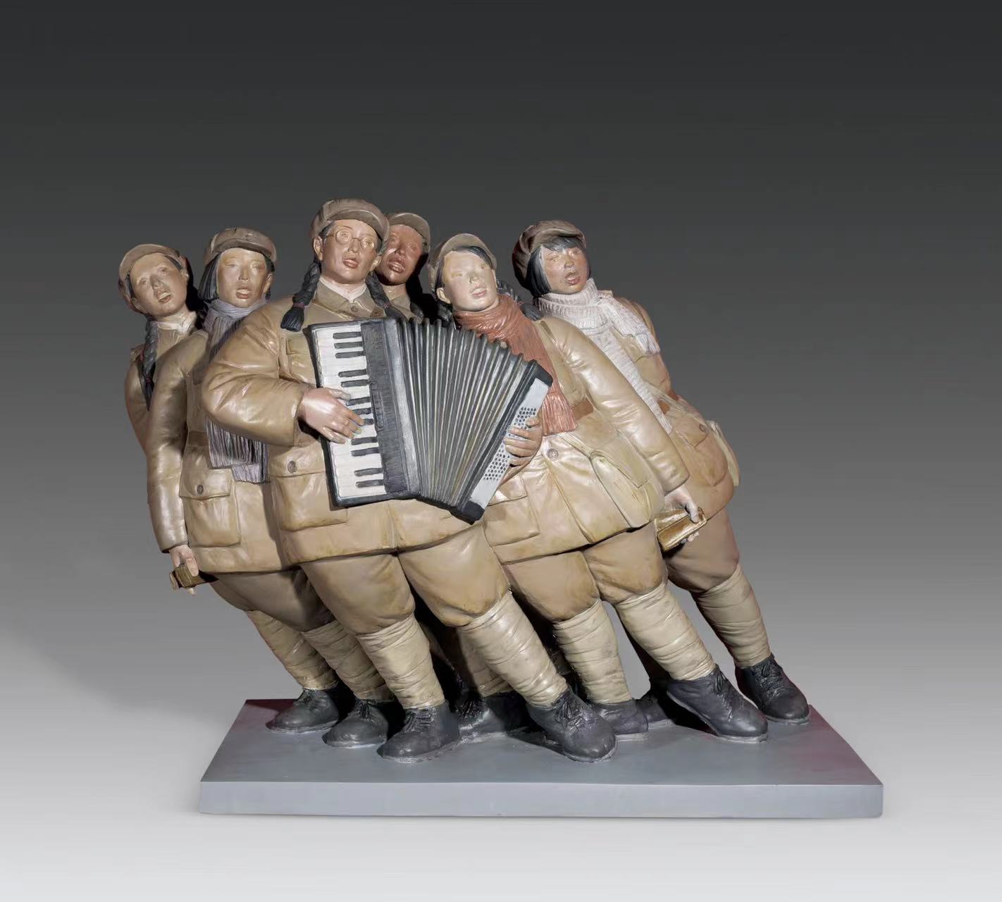 孫 妍    我們的隊伍向太陽(雕塑) 吉林   50cm×100cm×85cm